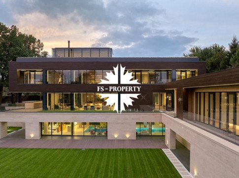 Резиденция с бассейном