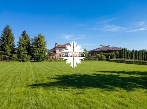 УЧАСТОК У ВОДЫ В ЭЛИТНОМ ПОСЕЛКЕ